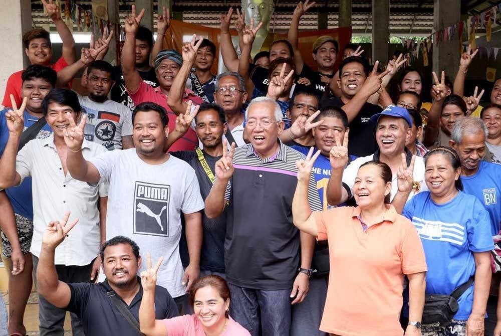 Mahdzir semasa turun kempen Pilihan Raya Negeri Kedah bagi DUN Pedu.