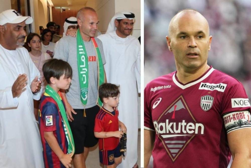 Iniesta (tengah) tiba di UAE untuk menyarung jersi Emirates. - Foto Agensi