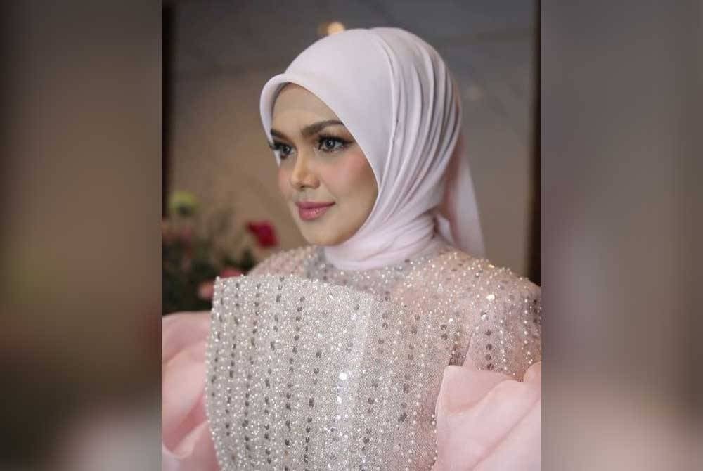 Tangkap layar video yang dikongsi Siti Nurhaliza melalui Instagram miliknya.