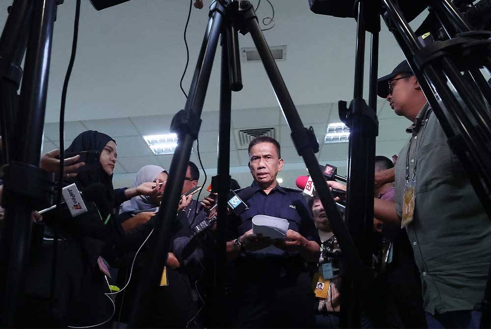 Fisol pada sidang media selepas meninjau proses undi awal sempena Pilihan Raya Negeri di Ibu Pejabat Kontinjen Polis Kedah (IPK), pada Selasa. - Foto Bernama