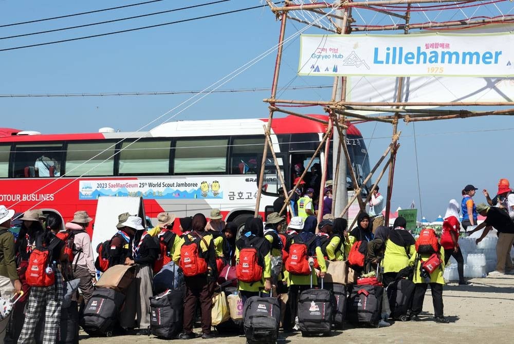 Korea Selatan memindahkan puluhan ribu ahli pengakap pada Selasa dari tapak perkhemahan Jambori Pengakap Sedunia ke-25 akibat taufan dan ancaman gelombang panas. - Foto AFP
