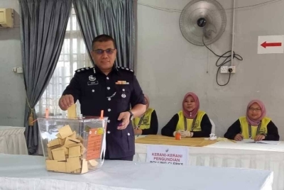 Zaidy membuang undi di Sekolah Latihan Asas Kepolisan Sungai Petani pada Selasa.