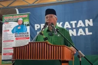 Annuar ketika menyampaikan Ceramah Umum PRN di Pos Pas Padang Luas, Besut pada malam Isnin.