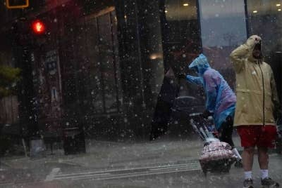 Keadaan ribut di Washington DC pada Isnin. - Foto AFP