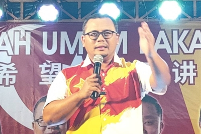 Amirudin semasa berucap pada Ceramah Umum PH di Sekinchan di sini pada Selasa.
