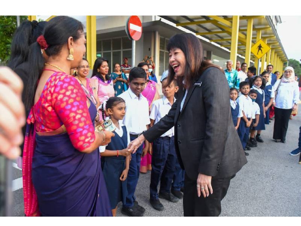 Timbalan Menteri Pendidikan, Lim Hui Ying aktif membuat tinjauan ke sekolah-sekolah bagi memastikan infrastruktur dan operasi sekolah berada dalam keadaan terbaik.