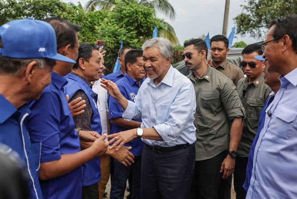 Ahmad Zahid ketika hadir pada Program Desa Cerdas Kemas di Felda Tenang hari ini. - Foto Bernama