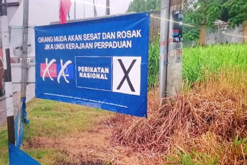 Kain rentang dikesan dipasang di Selangor pada pagi Khamis.