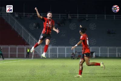 Rolon tampil cemerlang memacu Kelantan menjinakkan Negeri Sembilan di Kota Bharu pada Rabu. - Foto LIGA BOLA SEPAK MALAYSIA