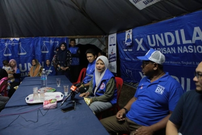 Nurul Amal pada sidang akhbar selepas berkempen bersama Nuraini bagi DUN Bandar Baharu di Sungai Batu, Mahang pada malam Rabu.