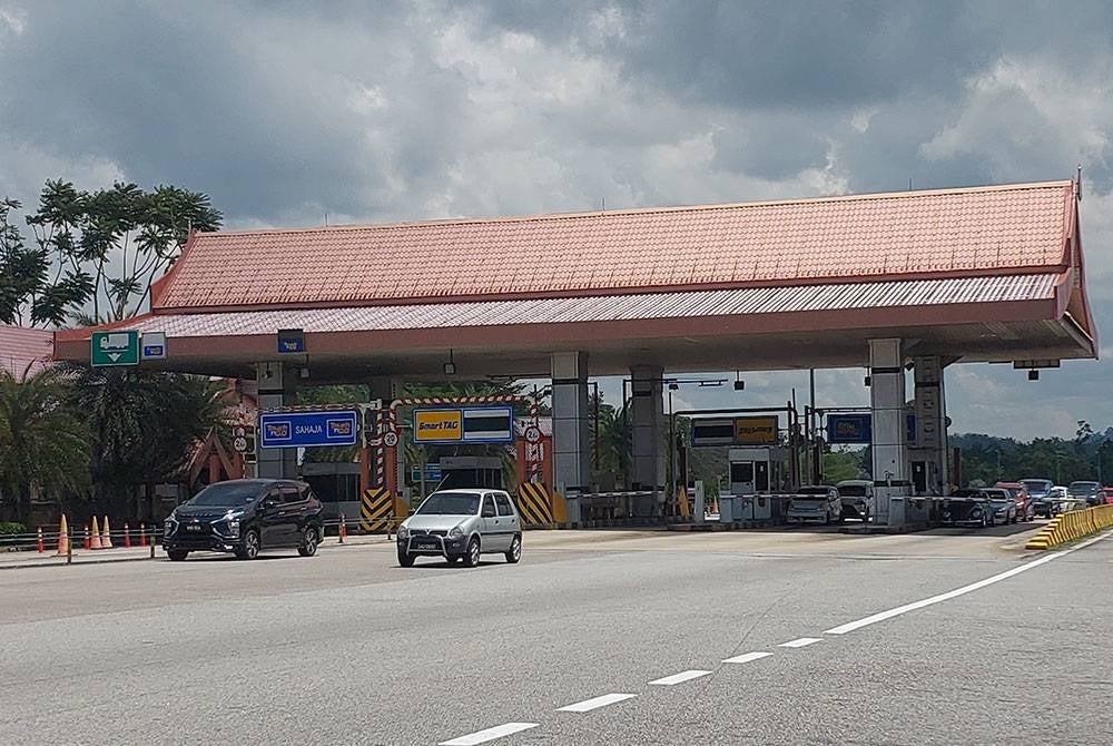 Tinjauan dilakukan Sinar Harian di tepi susur keluar dari Plaza Tol Gemuruh, di sini setakat 4 petang tadi mendapati masih lancar.
