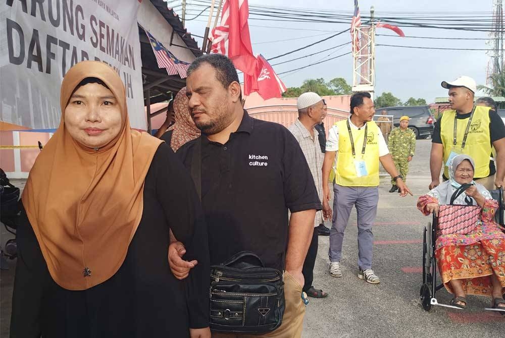 OKU penglihatan, Mohd Nor pula kecacatan yang dialami bukan halangan buatnya memilih siapa pemimpin serta parti yang dikehendaki.