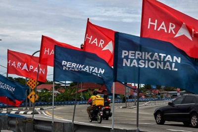 PN mendahului di 13 kerusi bagi Kelantan manakala PH-BN satu kerusi setakat jam 9 malam proses pengundian (PRN pada Sabtu.