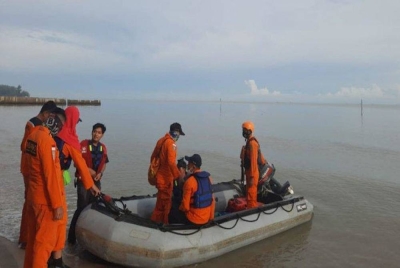 Operasi mencari dan menyelamat mangsa masih diteruskan.