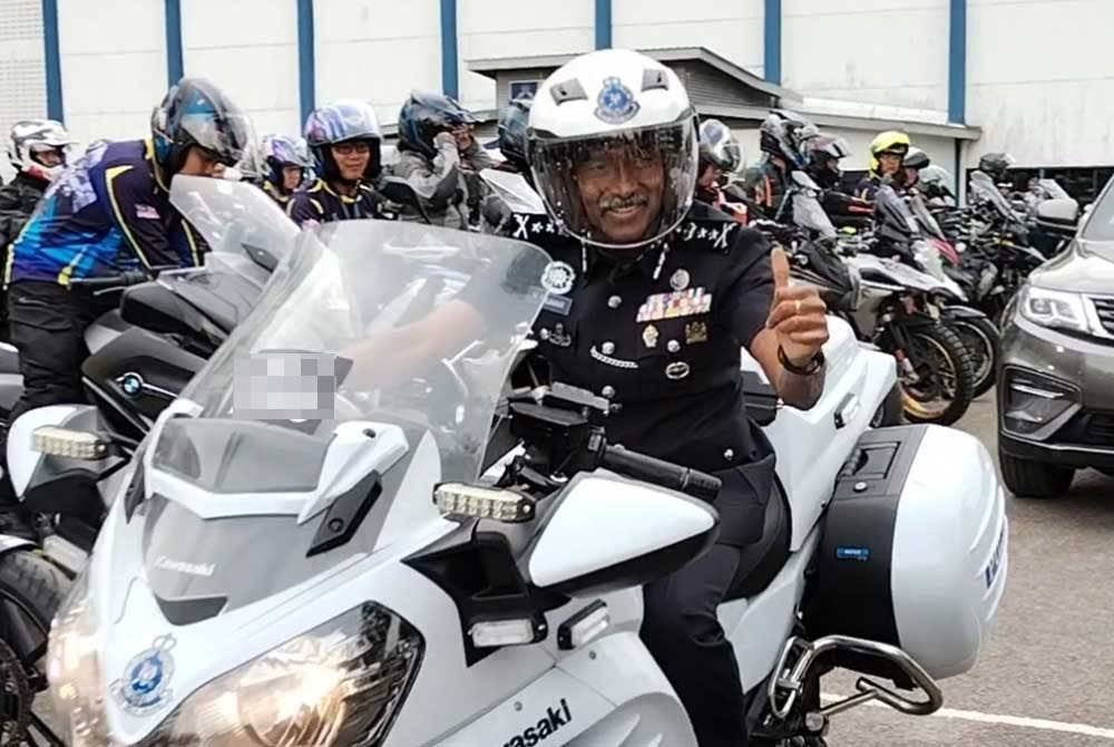 M Kumar menyempurnakan gimik pelancaran konvoi.