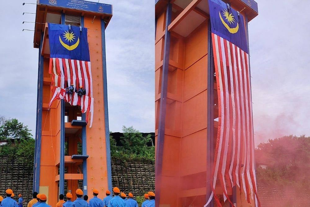 Upacara merentang gegantung Jalur Gemilang gergasi yang menjadi simboli Majlis Pelancaran Bulan Kemerdekaan Peringkat APM Pahang pada Khamis.