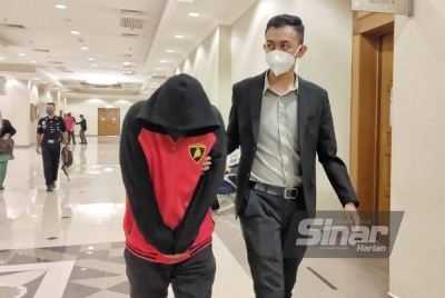 Abdul Wahab didenda RM3,800 oleh Mahkamah Sesyen Kuantan pada Rabu, atas satu pertuduhan pilihan menerima suapan berjumlah RM500, tiga tahun lalu.