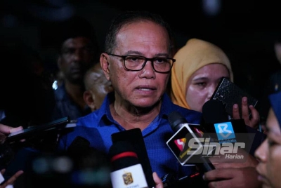 Wan Rosdy bercakap kepada pemberita di pekarangan unit forensik Hospital Tengku Ampuan Rahimah Klang pada Khamis. Foto Sinar Harian / MOHD HALIM ABDUL WAHID