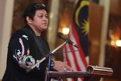Menteri di Jabatan Perdana Menteri (Undang-undang dan Reformasi Institusi) Datuk Seri Azalina Othman Said berucap pada Program Syarahan Parlimen siri ketiga yang bertajuk 'Rebuilding the Nation’s Through Reforms' di Parlimen. - Foto Bernama.