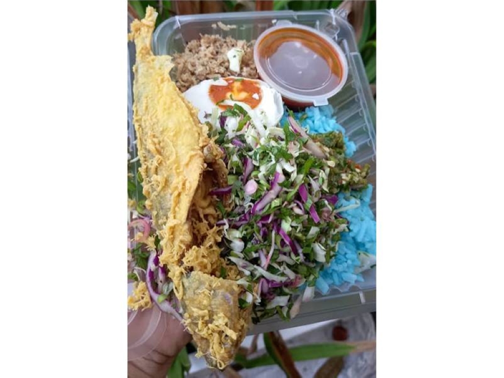 Tempahan nasi kerabu ikan celup tepung dan nasi gulai kambing