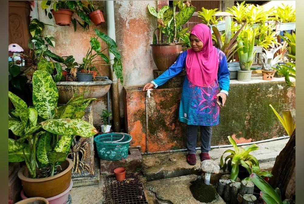 Hayati memaklumkan air paip hanya pulih pada tengah malam setiap hari sekali gus menjejaskan rutin harian mereka.
