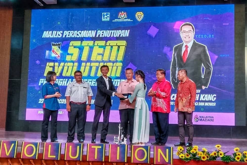 Boon Lye (tiga dari kiri) ketika hadir pada program berkenaan pada Selasa.