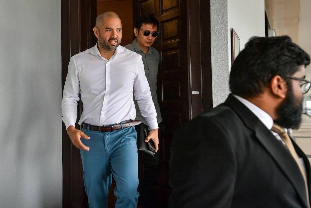 Dua pemilik kelab komedi Crackhouse tarik balik permohonan semakan kehakiman terhadap DBKL pada Rabu.