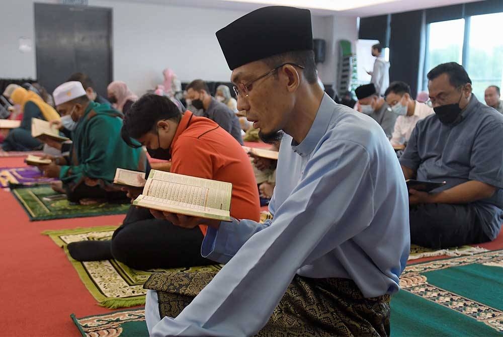 Orang ramai dijemput menyertai Malaysia #QuranHour di lokasi perdana, Masjid Tuanku Mizan Zainal Abidin, Putrajaya pada jam 12 hingga 1 tengah hari, pada 30 Ogos atau menganjurkan di lokasi masing-masing.