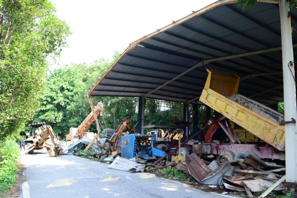 Tindakan penguatkuasaan oleh MPS terhadap struktur bangunan terbuka yang dibina tanpa kebenaran atas tanah rizab pada Khamis.