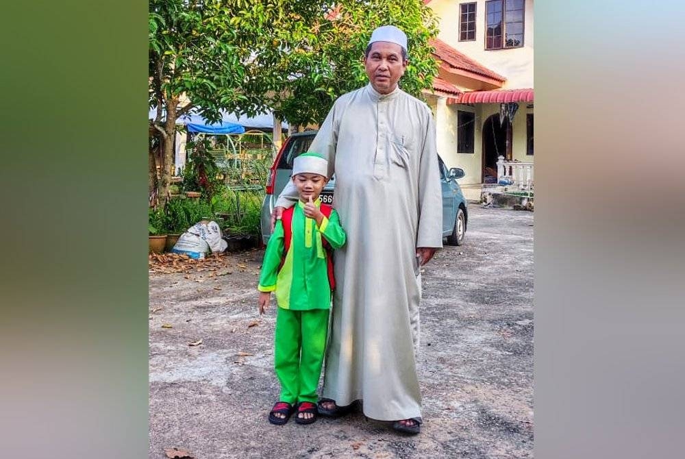 Allahyarham Abd Rahman (kanan).