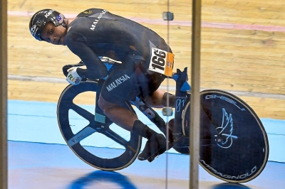 Muhammad Shah menganggap aktiviti mengayuh basikal sebagai terapi ketika sedih dan menghadapi sebarang tekanan. Foto Agensi.