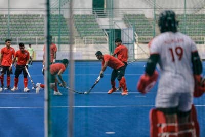 Pemain skuad hoki kebangsaan menjalani sesi latihan pada Jumaat sebagai persediaan menjelang Temasya Sukan Asia Hangzhou, China, September depan. - Foto Bernama