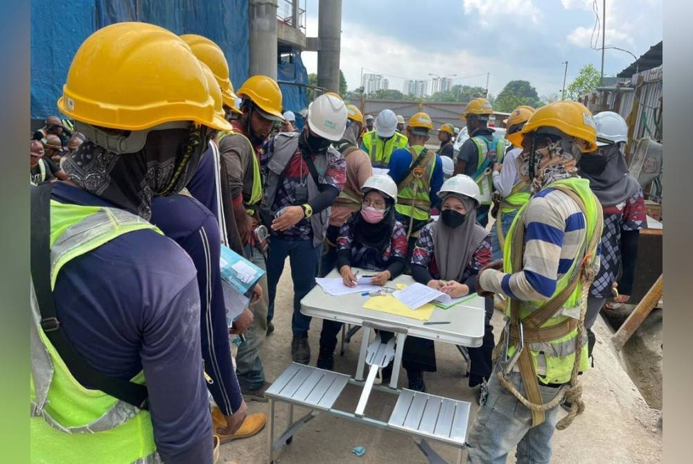 CIDB akan menubuhkan satu jawatankuasa tatatertib untuk menyiasat sekiranya pegawai dan anggota CIDB dikesan terlibat rasuah.