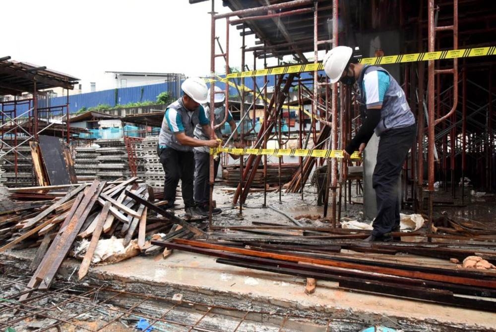 CIDB dipertanggungjawabkan untuk mengawal selia dan membangunkan industri pembinaan negara.