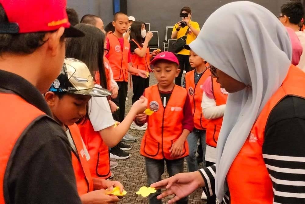 Latihan dalam kumpulan antara aktiviti yang disediakan di Kem Cuti Sekolah di Hospital Pantai Sungai Petani.