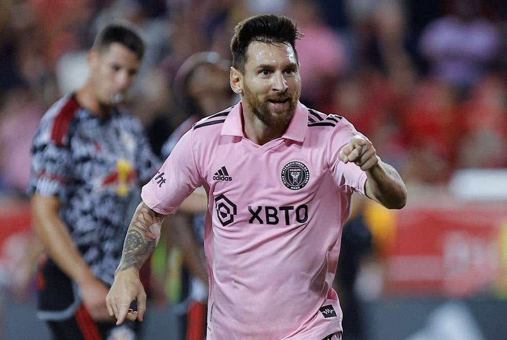 Messi meledak satu gol ketika membantu Inter Miami menewaskan New York Red Bulls 2-0 dalam aksi playoff MLS di Harrison, New Jersey awal pagi Ahad. - Foto AFP
