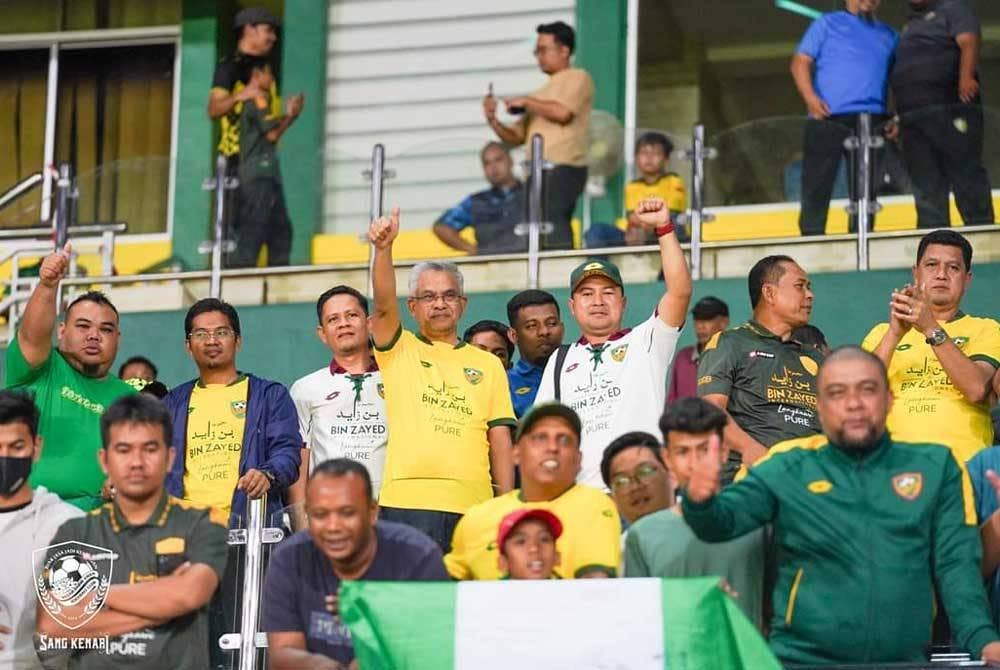 Mohd Daud (tengah) harap momentum KDA FC dapat diteruskan pada baki saingan Liga Super 2023. - Foto: KDA FC