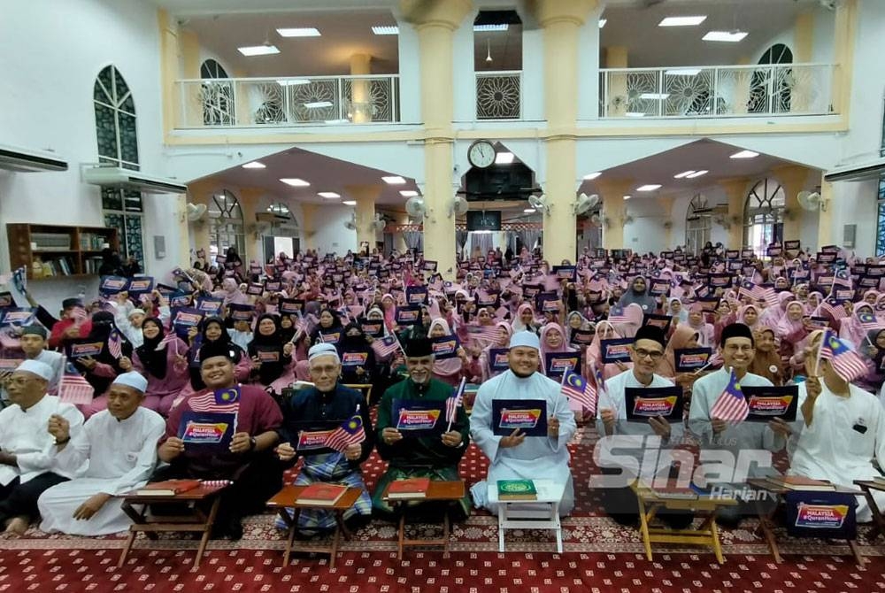 Lebih 500 peserta mengambil bahagian dalam penganjuran Program Malaysia #QuranHour 2023 peringkat Pulau Pinang yang diadakan di Masjid Semilang Seberang Jaya, pada Ahad.