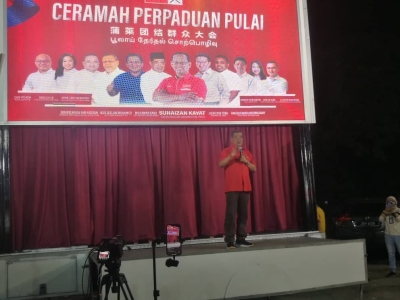 Mohamad Sabu berucap pada Ceramah Perpaduan Pulai di Nusa Bestari di sini pada malam Ahad.