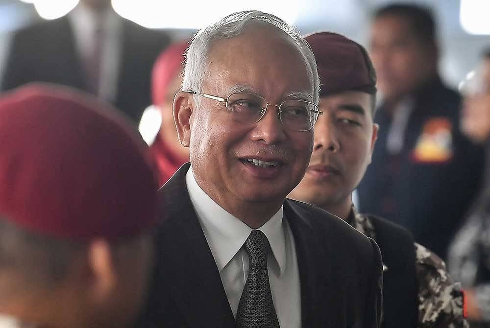 Najib (tengah) hadir di Kompleks Mahkamah Kuala Lumpur hari ini bagi perbicaraan kesnya berhubung 1Malaysia Development Bhd (1MDB). Foto Bernama
