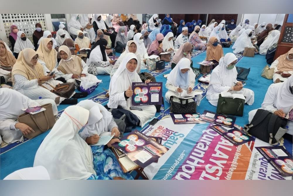 Sebahagian peserta Malaysia#Quran Hour yang lalu.