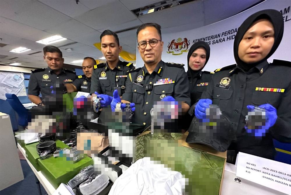 Jam tangan berjenama tiruan antara yang dirampas oleh KPDN Kelantan.