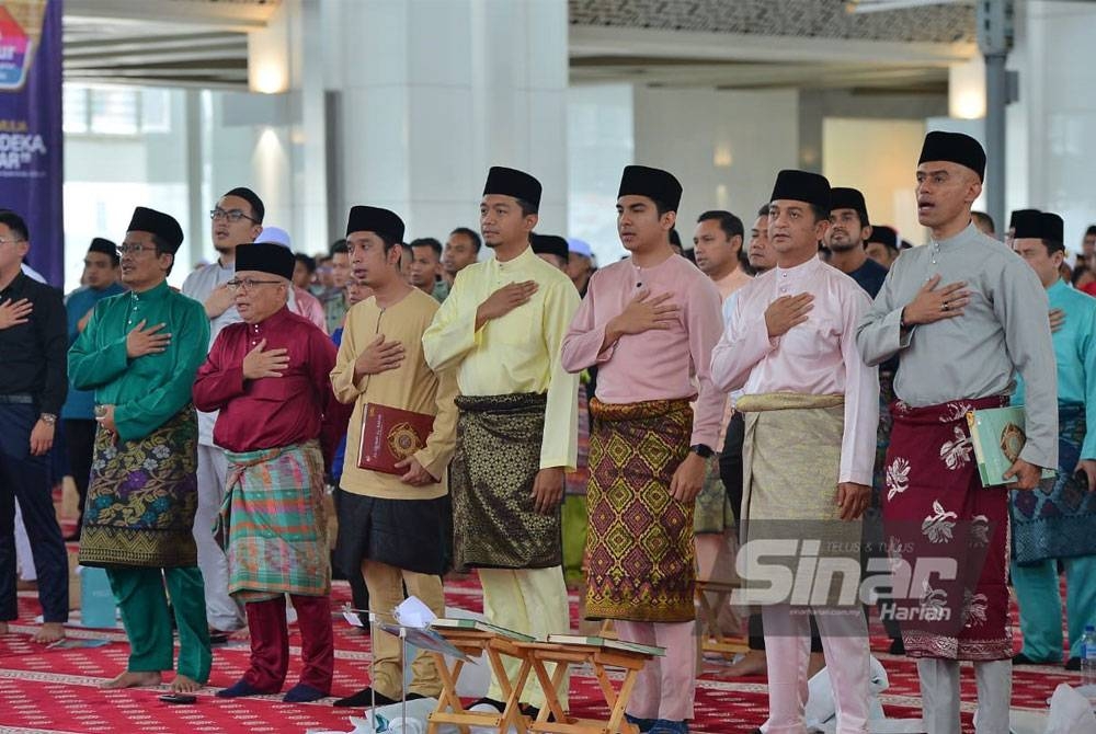 Antara pemimpin politik yang hadir pada program Malaysia #QuranHour yang berlangsung di Masjid Tuanku Mizan Zainal Abidin, Putrajaya. - FOTO SINAR HARIAN/ASRIL ASWANDI SHUKOR.
