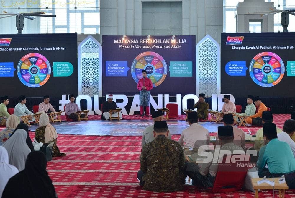 Kemeriahan Malaysia #QuranHour yang berlangsung di Masjid Tuanku Mizan Zainal Abidin pada Rabu.