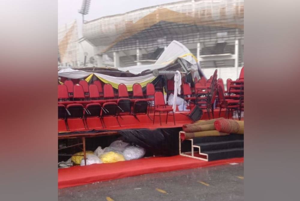 Foto yang tular di media sosial menunjukkan keadaan pentas tetamu yang rosak akibat ribut di pekarangan Stadium Perak pada Rabu.