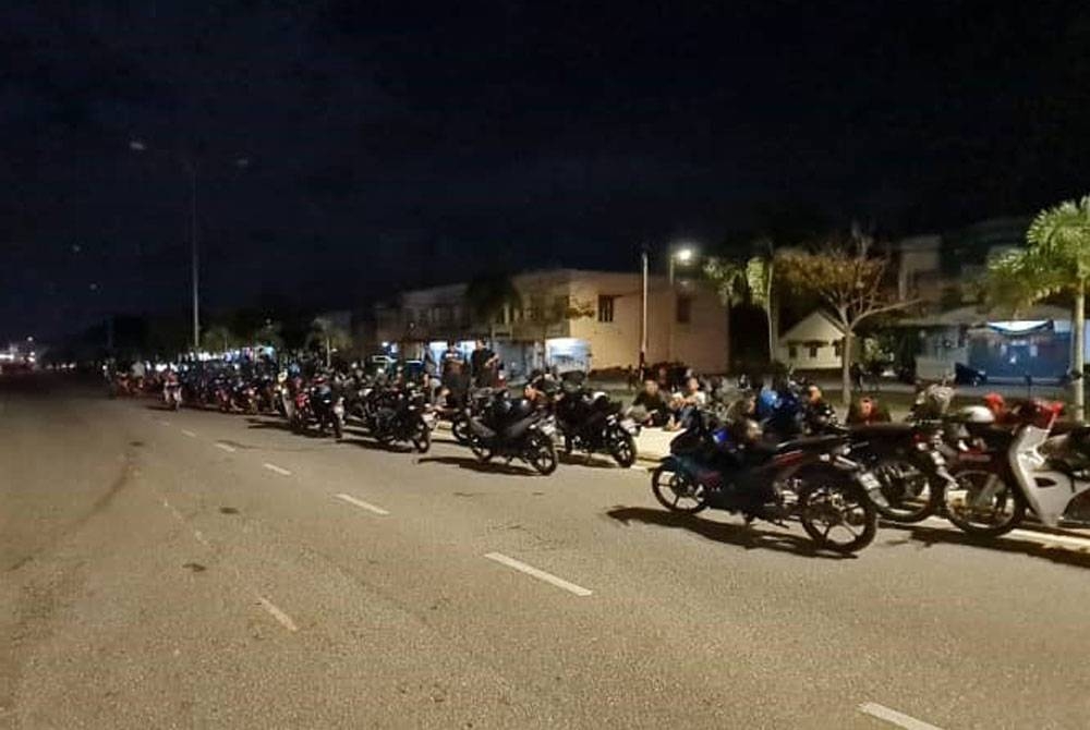 Antara motosikal diperiksa dalam Ops Samseng Jalanan sempena Ambang Merdeka di Pokok Sena,di sini bermula malam Rabu.