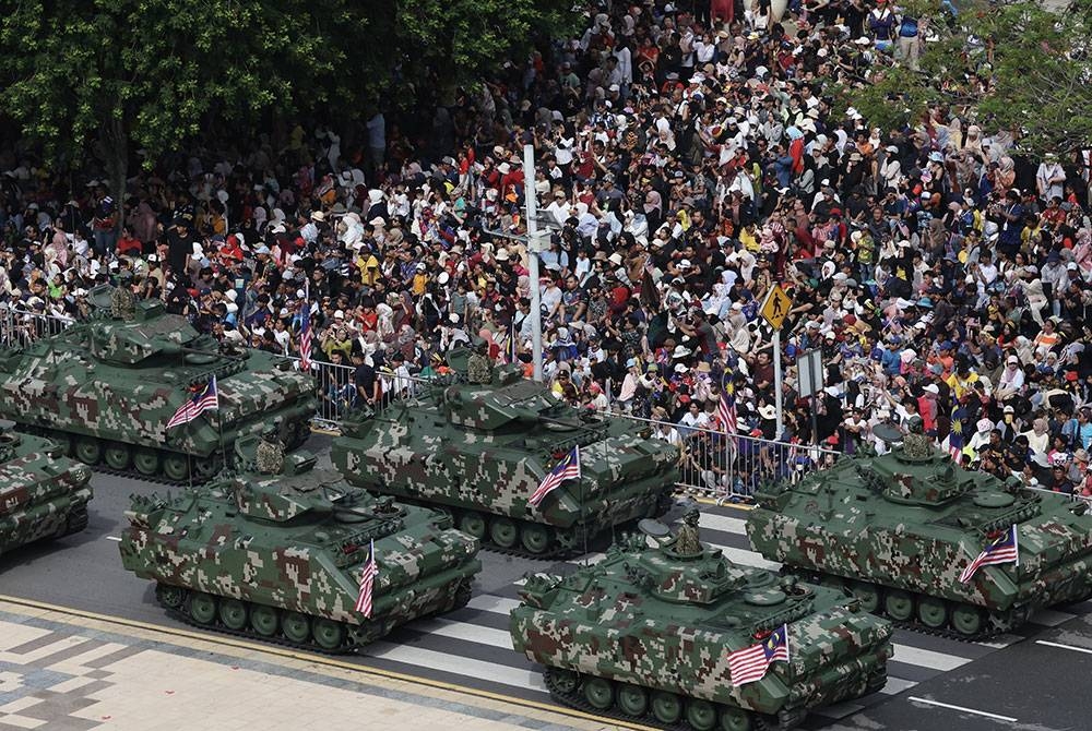 Aset Angkatan Tentera Malaysia (ATM) turut dipamerkan pada perbarisan dan perarakan sambutan Hari Kebangsaan ke-66 di Dataran Putrajaya hari ini.