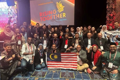 Muhammad Hider bersama 24 peserta lain ketika menghadiri '6th Uni World Conference' di Philadelphia, Amerika Syarikat pada 26 hingga 30 Ogos 2023.