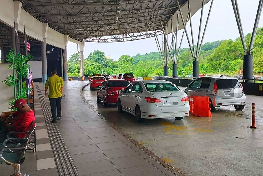 Kebanyakan teksi yang beroperasi di bandar Kuantan lebih baik dan selesa namun perkhidmatan ditawarkan kurang sambutan penumpang.