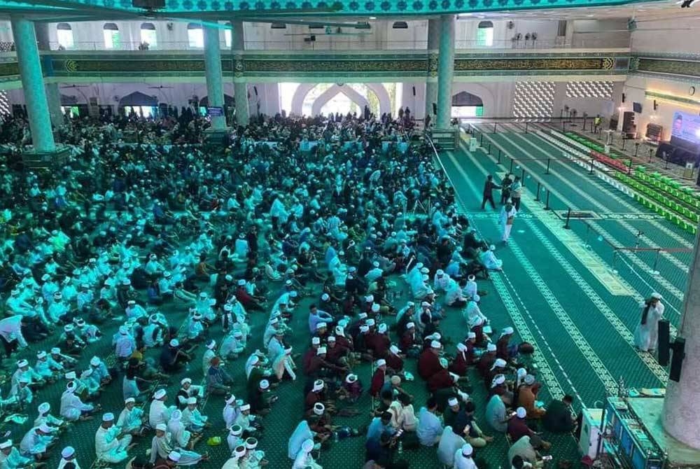 Pengunjung membanjiri ceramah Ustaz Abdul Somad di Masjid Al-Kauthar, Tawau, pada Sabtu. Foto: My Sabah.